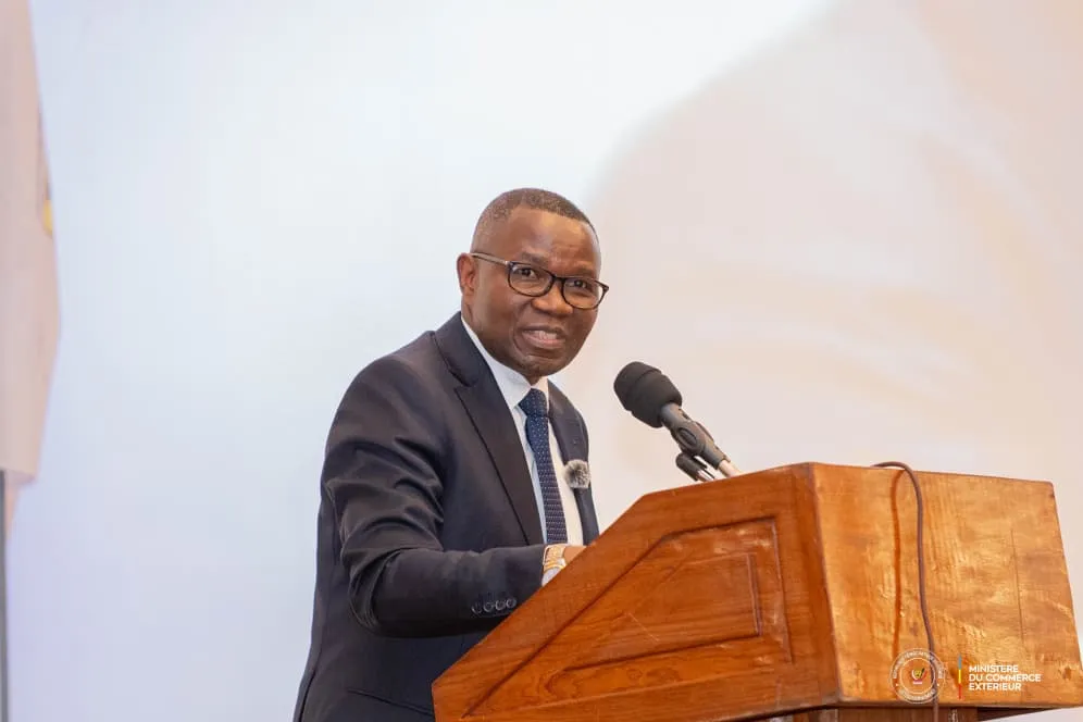 MINISTÈRE DU COMMERCE EXTÉRIEUR :  LE MINISTRE JULIEN PALUKU KAHONGYA FACE AUX ÉTUDIANTS DE L'UNIVERSITE PÉDAGOGIQUE NATIONALE-UPN DANS UNE CONFÉRENCE- DEBAT SUR LA ZLECAF ET LE COMMERCE MULTILATÉRAL
